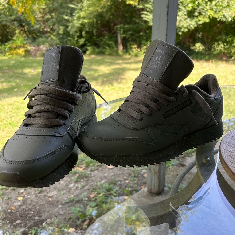 Reebok Men's Olive Green Classic Ripple